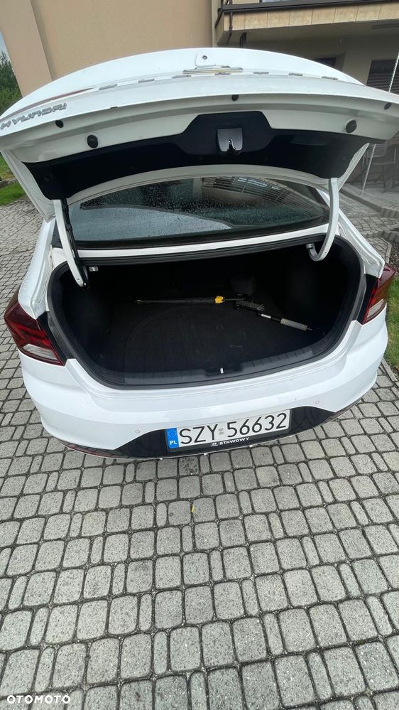 Hyundai Elantra 1.6 Comfort - 16
