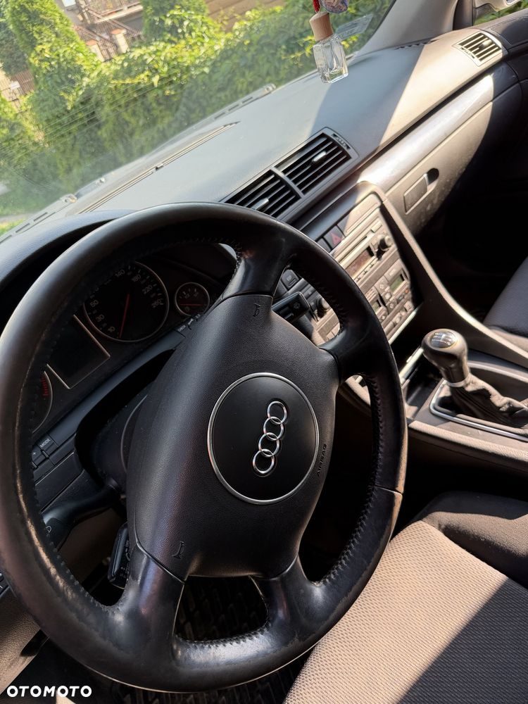 Audi A4 Limousine - 8