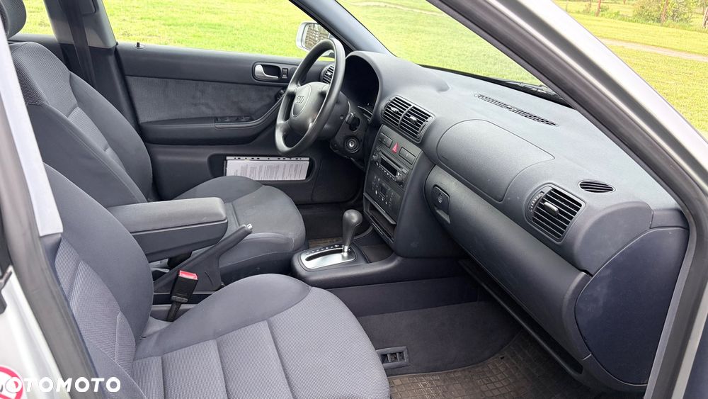 Audi A3 Sportback 1.6 Ambiente - 28