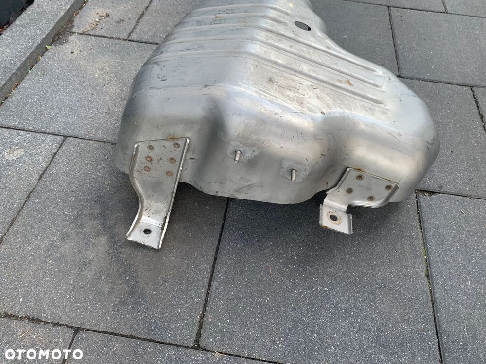 OSŁONA ZBIORNIKA ADBLUE LAND ROVER DEFENDER L663 L8B2-5J236-AB - 2