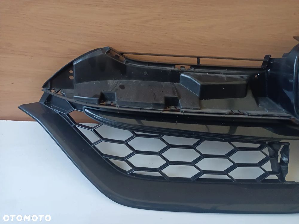 HONDA CR-V V 18- CRV V GRILL ATRAPA 71121-TNY-G1 - 2