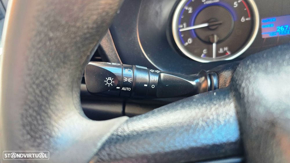 Toyota Hilux 2.4 D-4D 2WD CD Tracker - 17