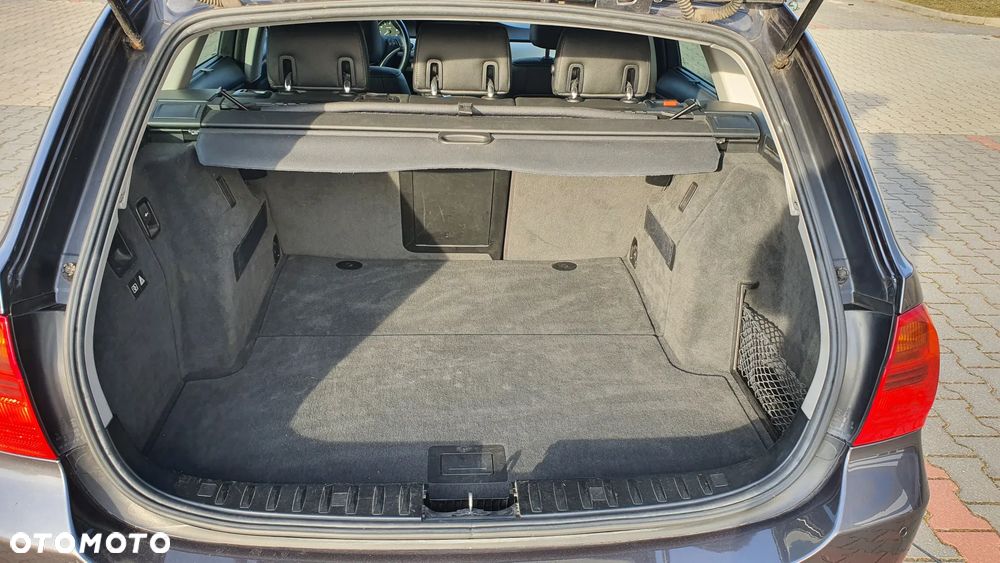 BMW Seria 3 325i - 28
