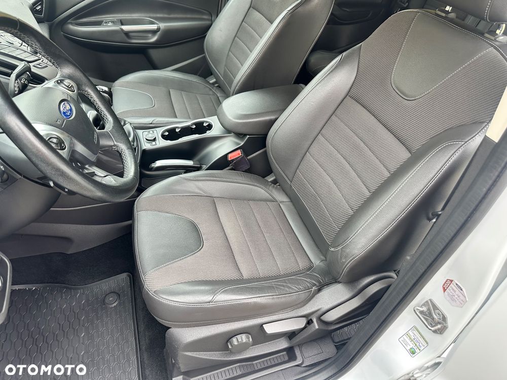 Ford Kuga 1.6 EcoBoost 2x4 Titanium - 17