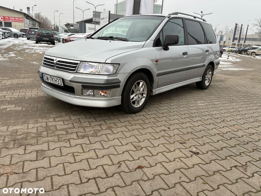 Mitsubishi Space Wagon - 22