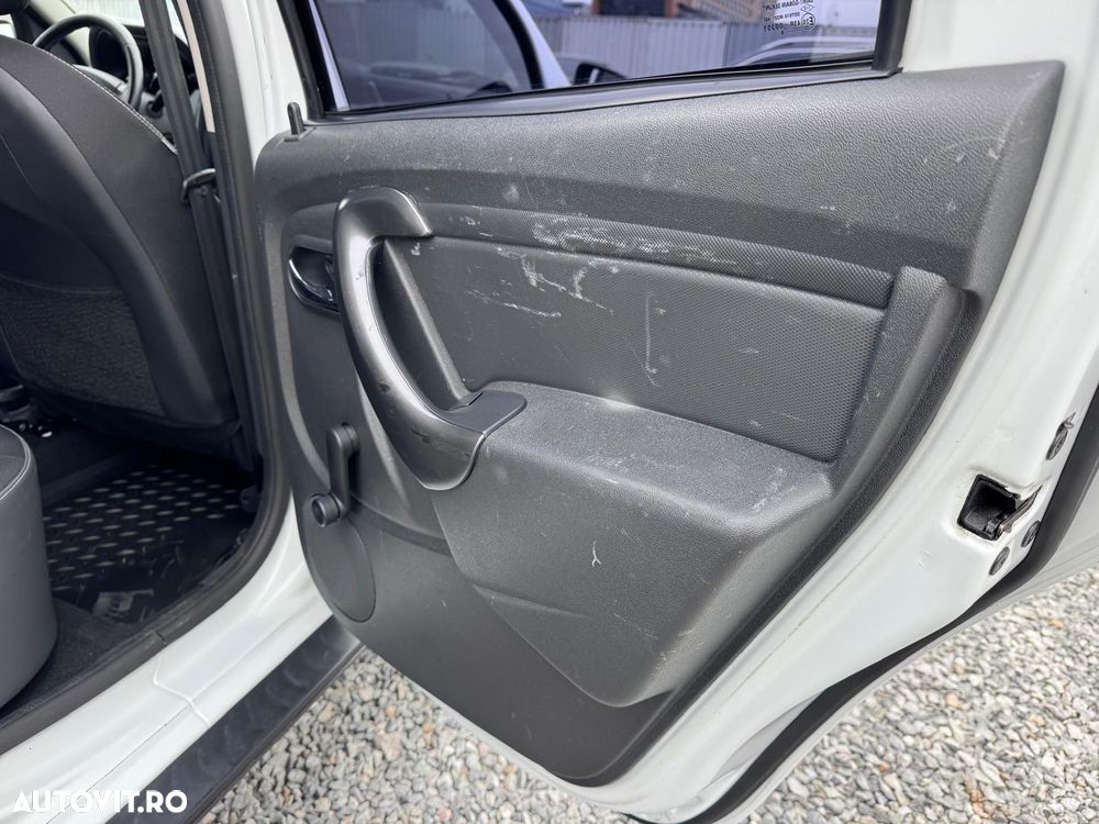 Dacia Duster 1.6 4x4 Laureate - 37