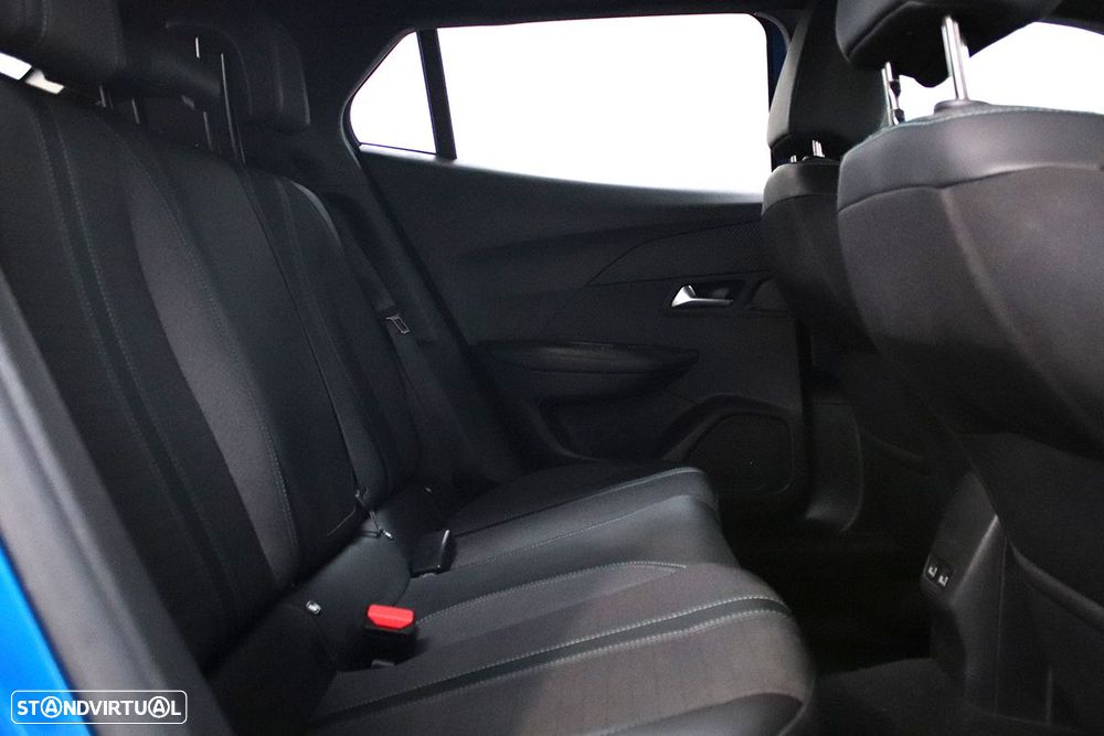 Peugeot 2008 1.2 PureTech Allure Pack EAT8 - 23