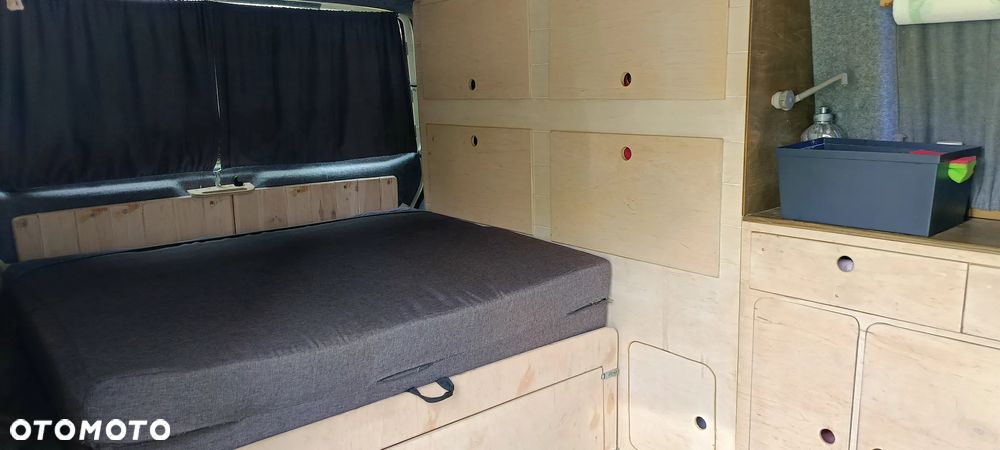 Volkswagen Transporter - 2