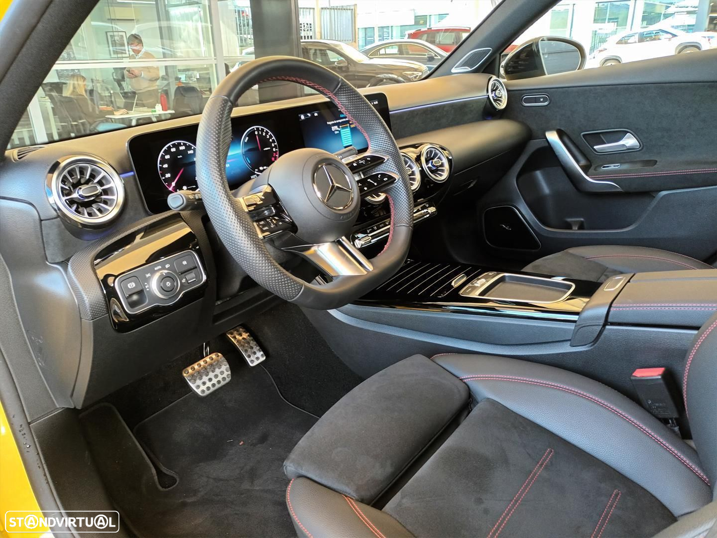 Mercedes-Benz A 250 e AMG Line - 13