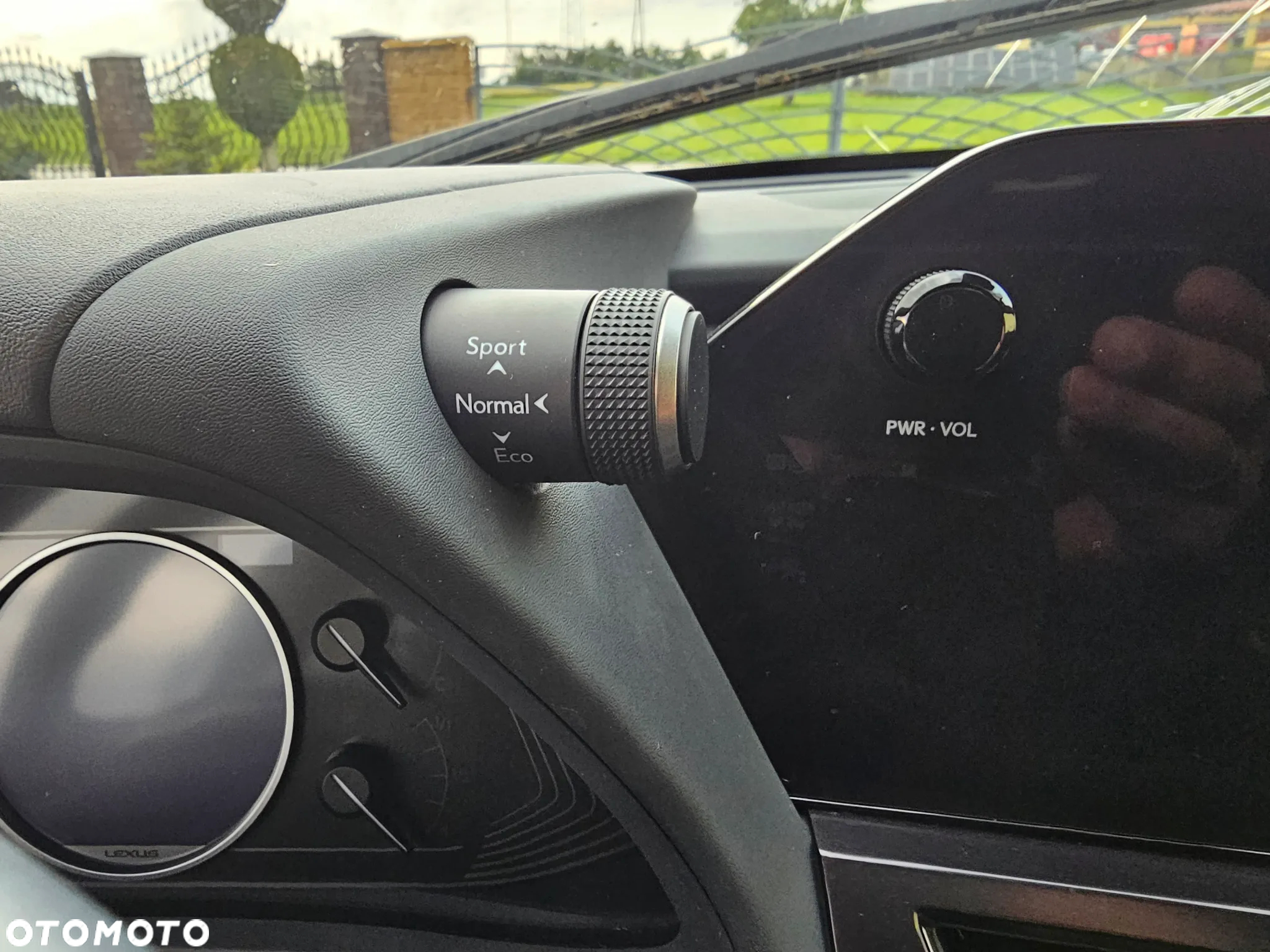 Lexus UX 200 GPF F Sport 2WD - 24