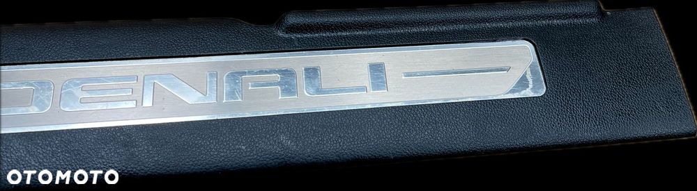 P8 GMC YUKON XL DENALI IV 2015 - OSŁONA PROGU LISTWA PRZÓD LEWA 23433410 - 3