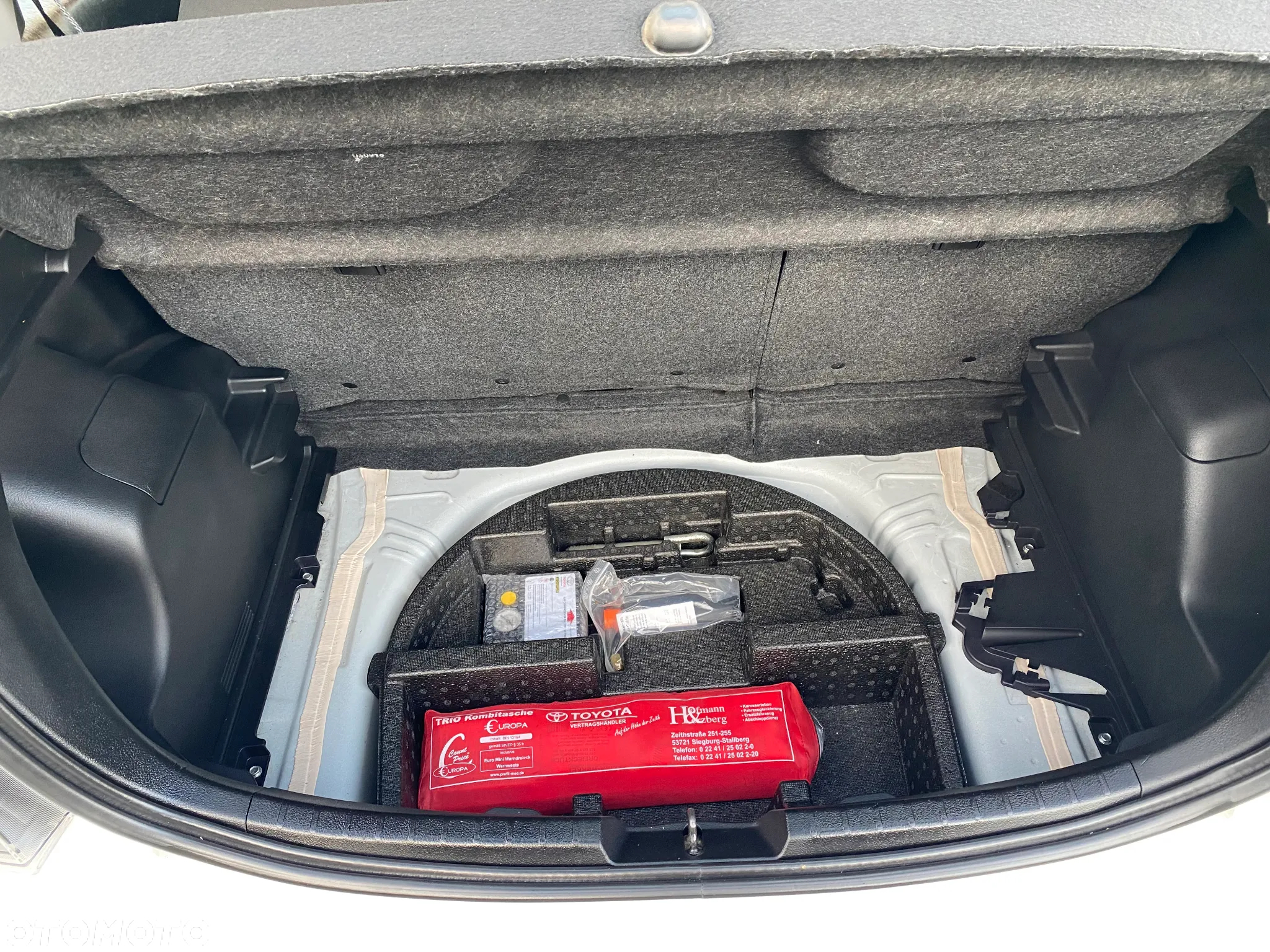 Toyota Yaris Hybrid 100 Premium - 35
