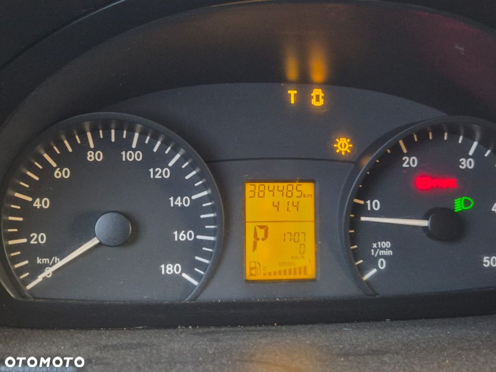 Mercedes-Benz Sprinter - 13