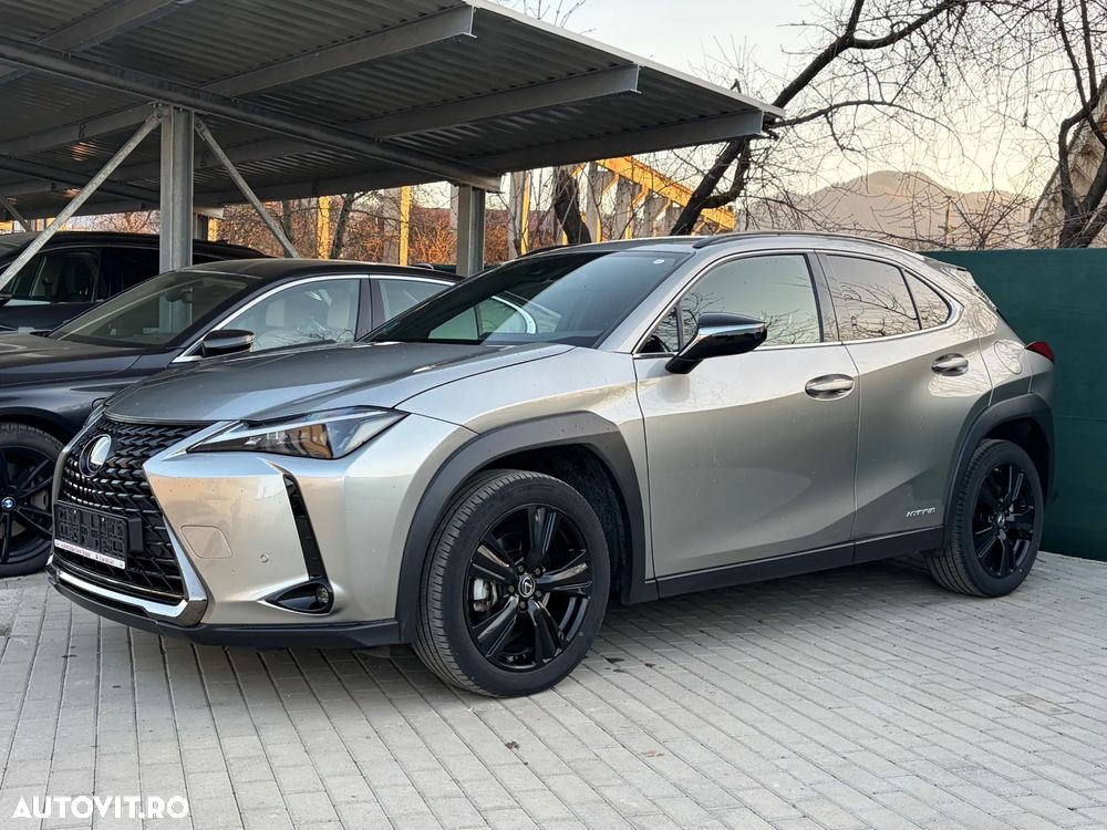 Lexus UX - 30