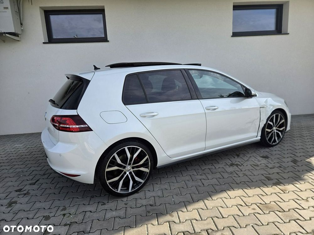 Volkswagen Golf - 18