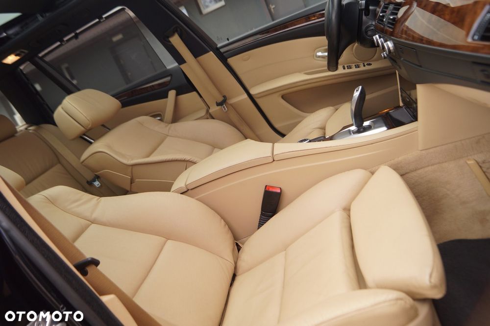BMW Seria 5 525d Edition Sport - 34