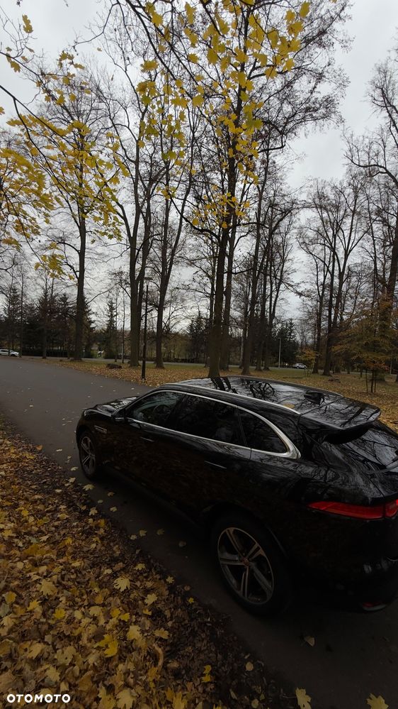 Jaguar F-Pace 20d AWD Chequered Flag - 9