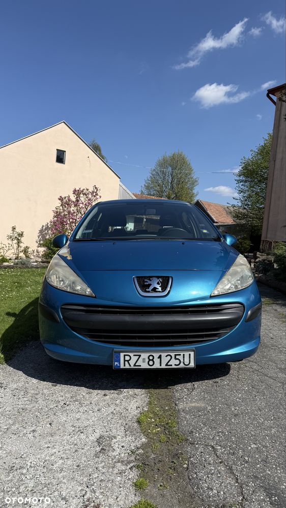 Peugeot 207 - 1