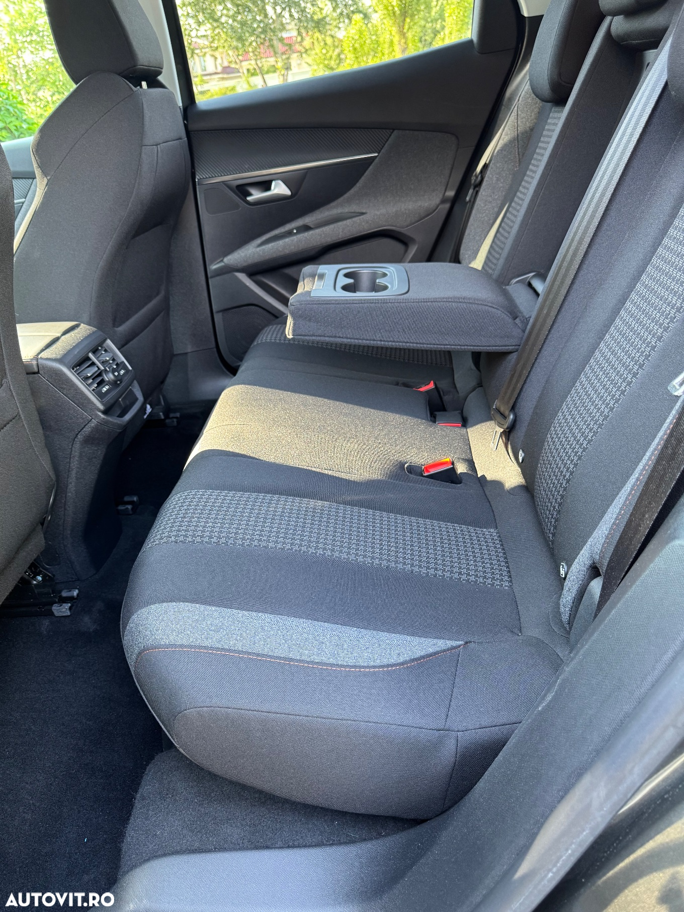 Peugeot 3008 1.5 BlueHDI S&S EAT8 Allure - 24