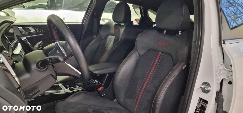 Kia ProCeed 1.6 T-GDI GT DCT - 12