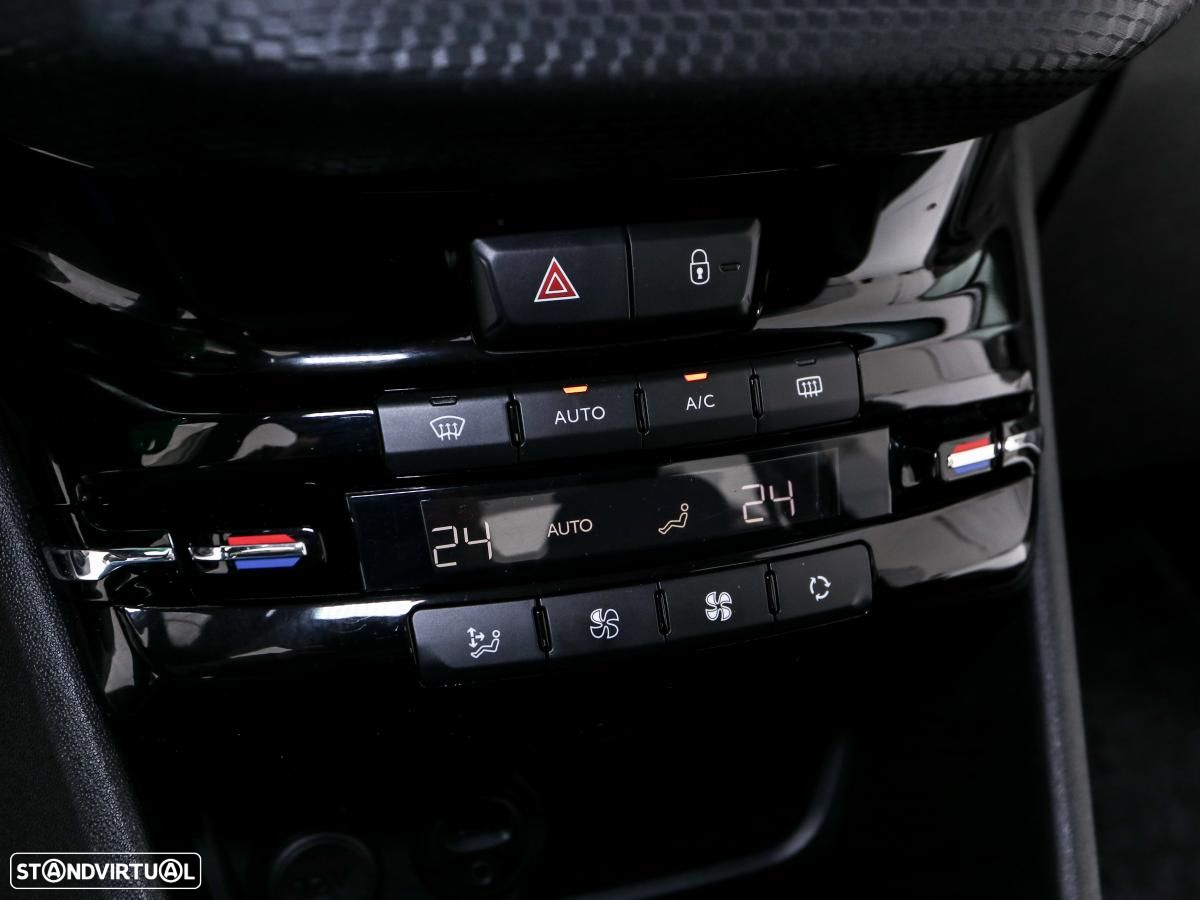 Peugeot 208 - 18