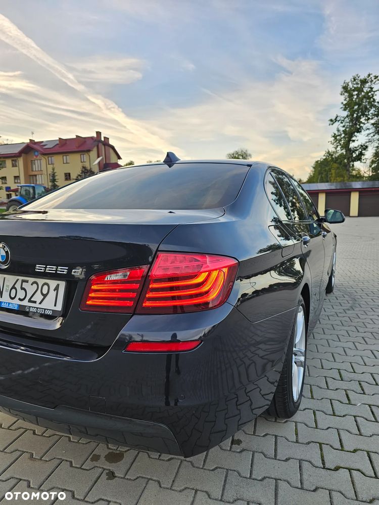 BMW Seria 5 525d xDrive - 15