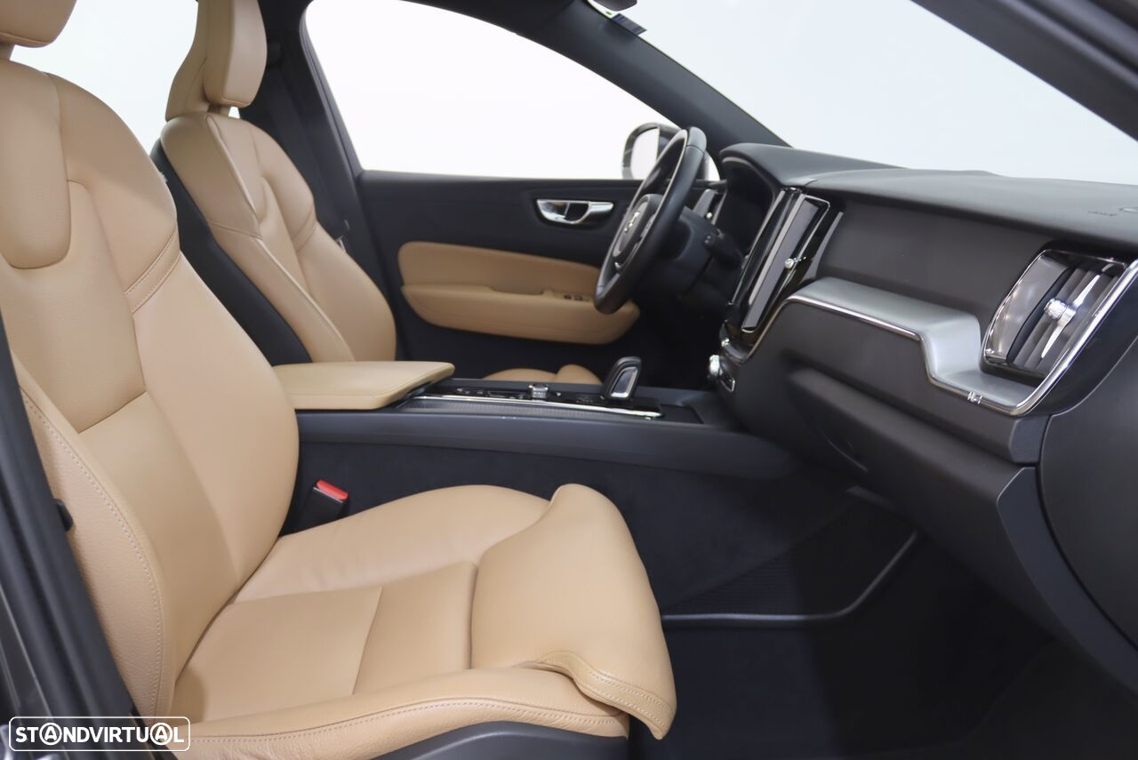 Volvo XC 60 2.0 T8 PHEV Momentum Plus AWD - 8