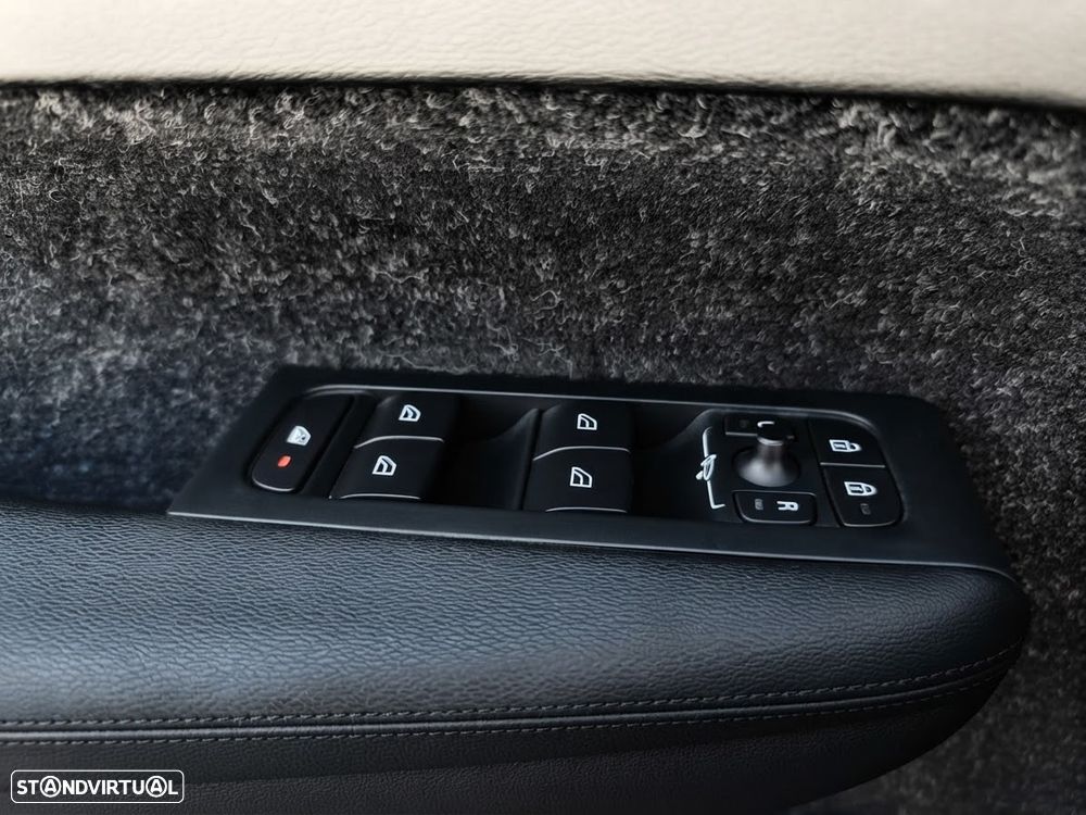 Volvo XC 40 2.0 D3 Momentum Plus Geartronic - 12