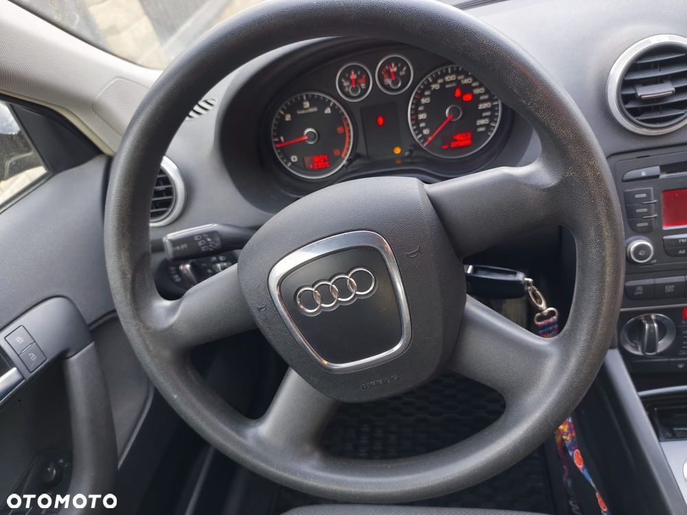 Audi A3 Sportback 1.6 TDI DPF Ambition - 9