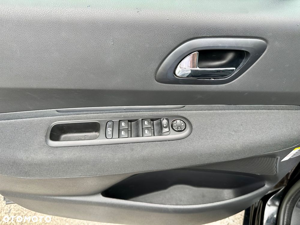 Peugeot 5008 HDI FAP 115 Style - 27