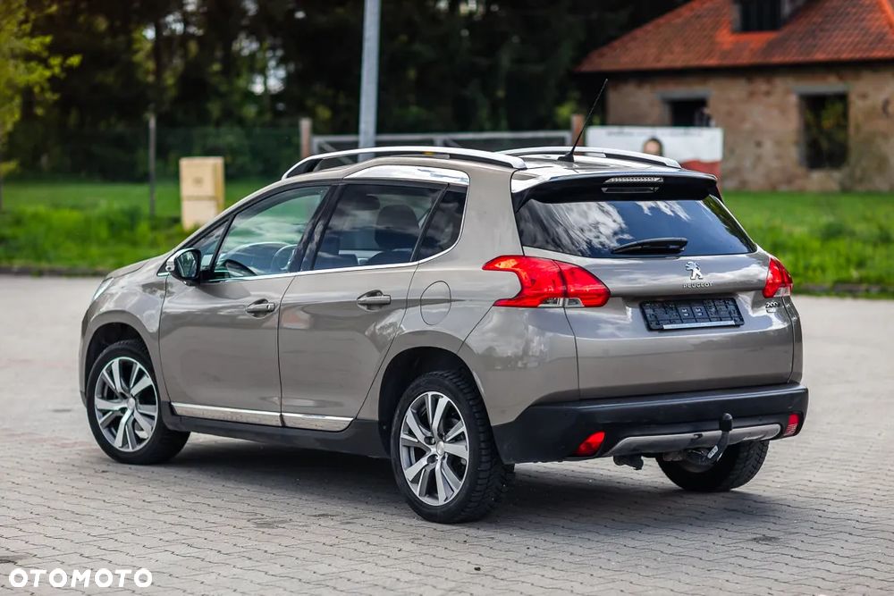 Peugeot 2008 1.2 Pure Tech Style S&S - 17