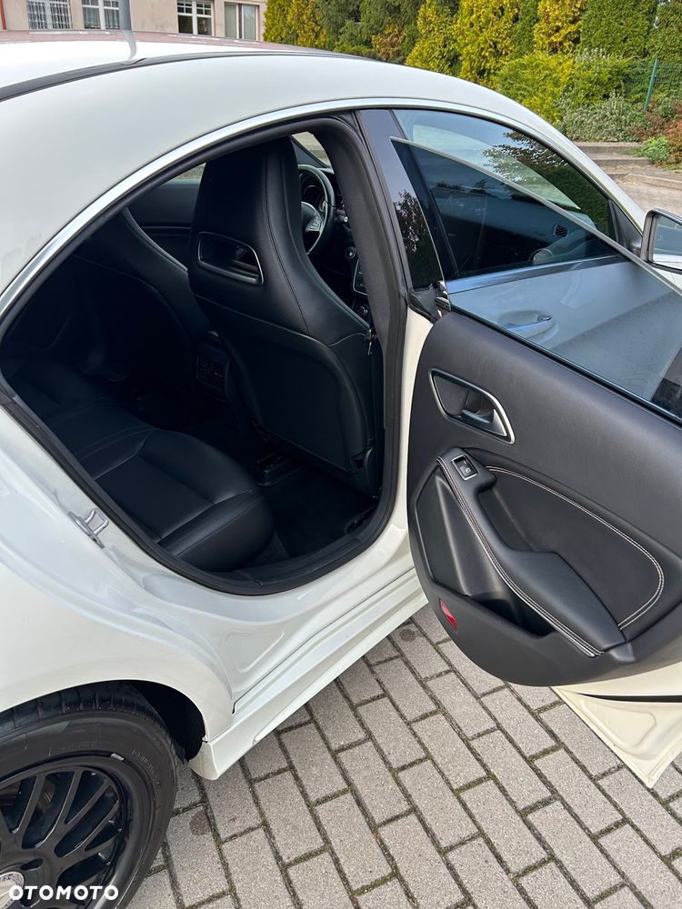 Mercedes-Benz CLA 250 4-Matic - 16