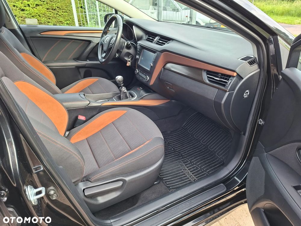 Toyota Avensis 2.0 D-4D Premium - 9