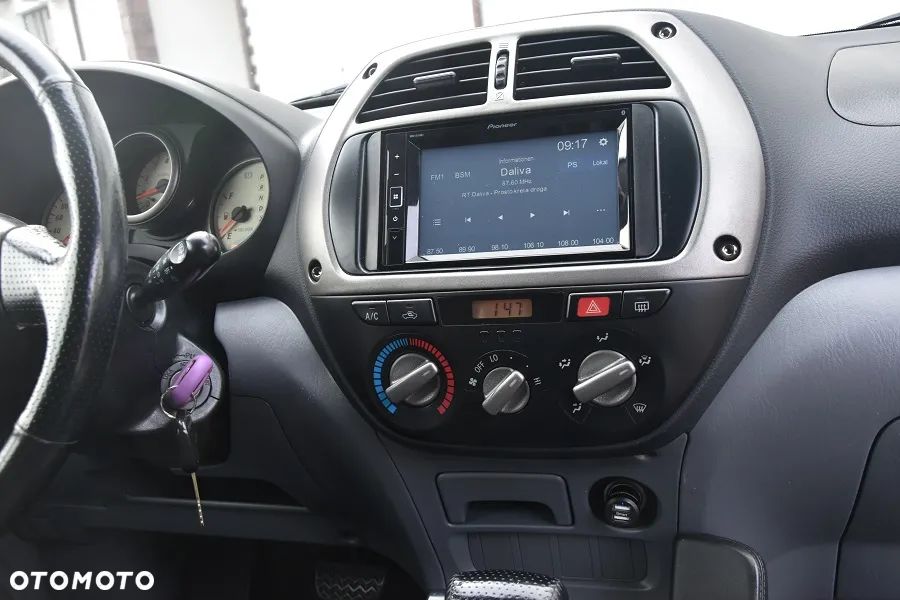 Toyota RAV4 2.0 VVT-i Sol - 19