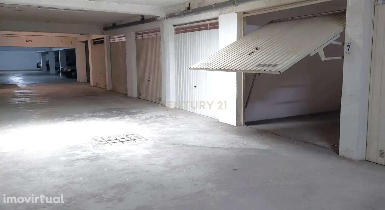 Garagem em zona central, Ericeira - Mafra - Grande imagem: 5/10