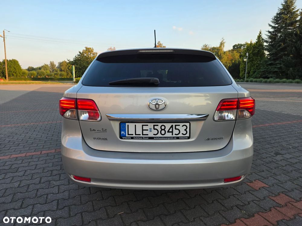 Toyota Avensis 2.0 D-4D Style - 14