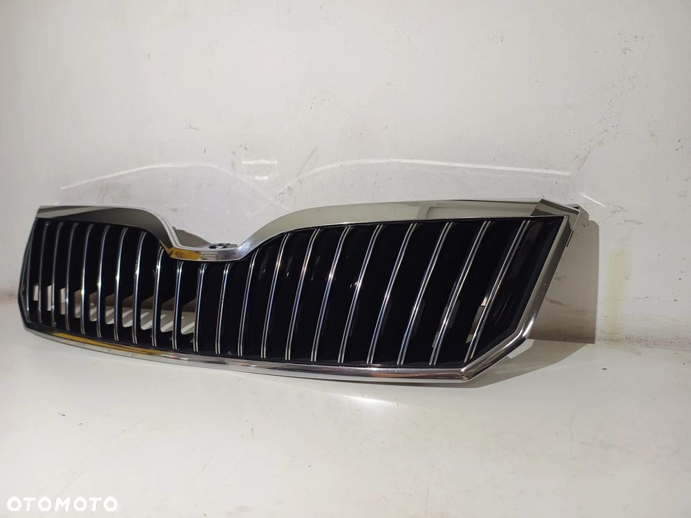 Skoda Superb III grill atrapa 3T0853668B - 3