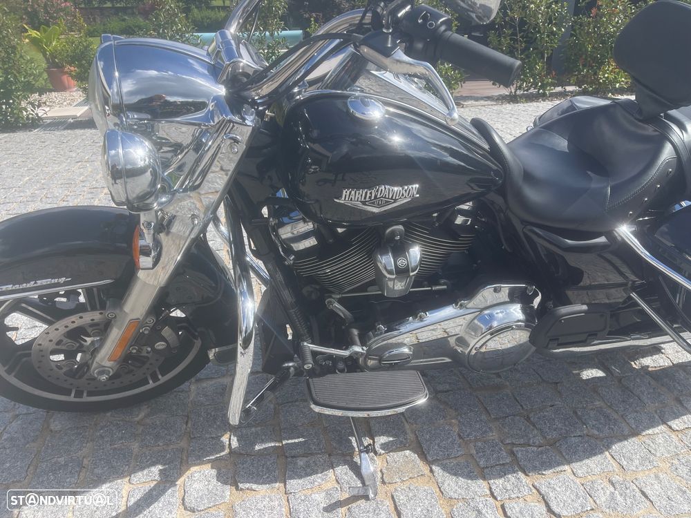 Harley-Davidson Road - 2