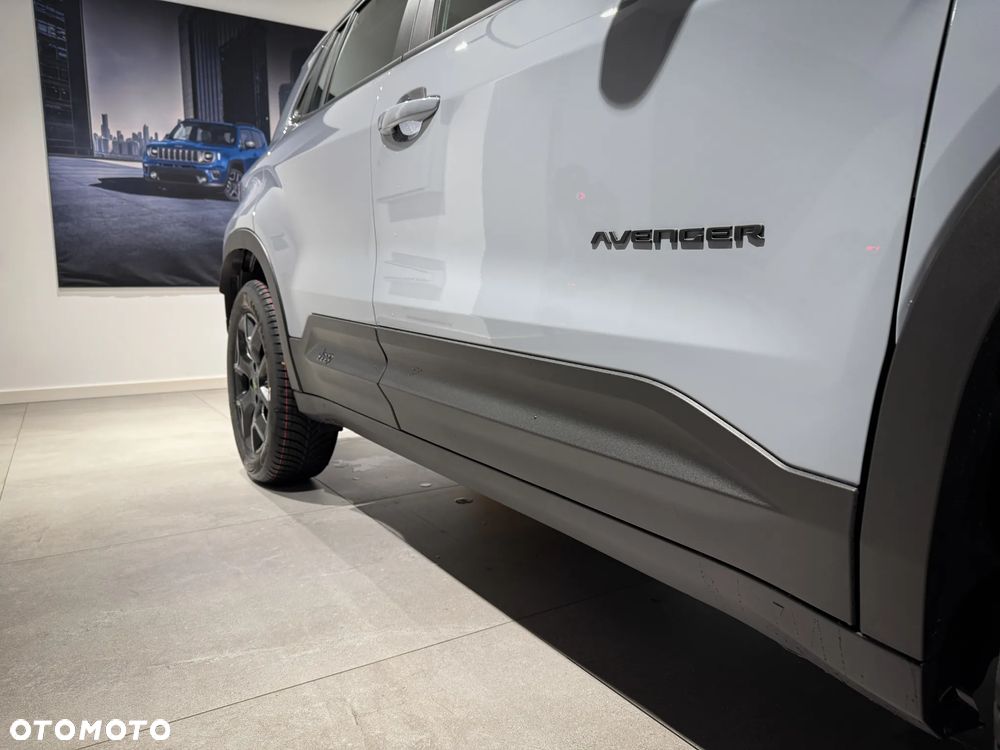 Jeep Avenger 1.2 T3 mHEV Upland 4xe eDCT6 - 9