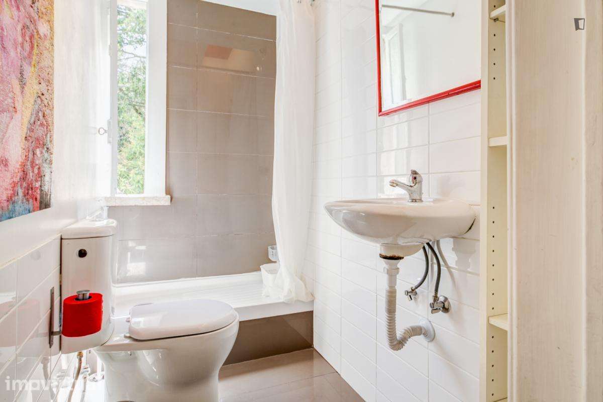 Quarto - localizado em São Sebastião Lisbon - Grande imagem: 2/17