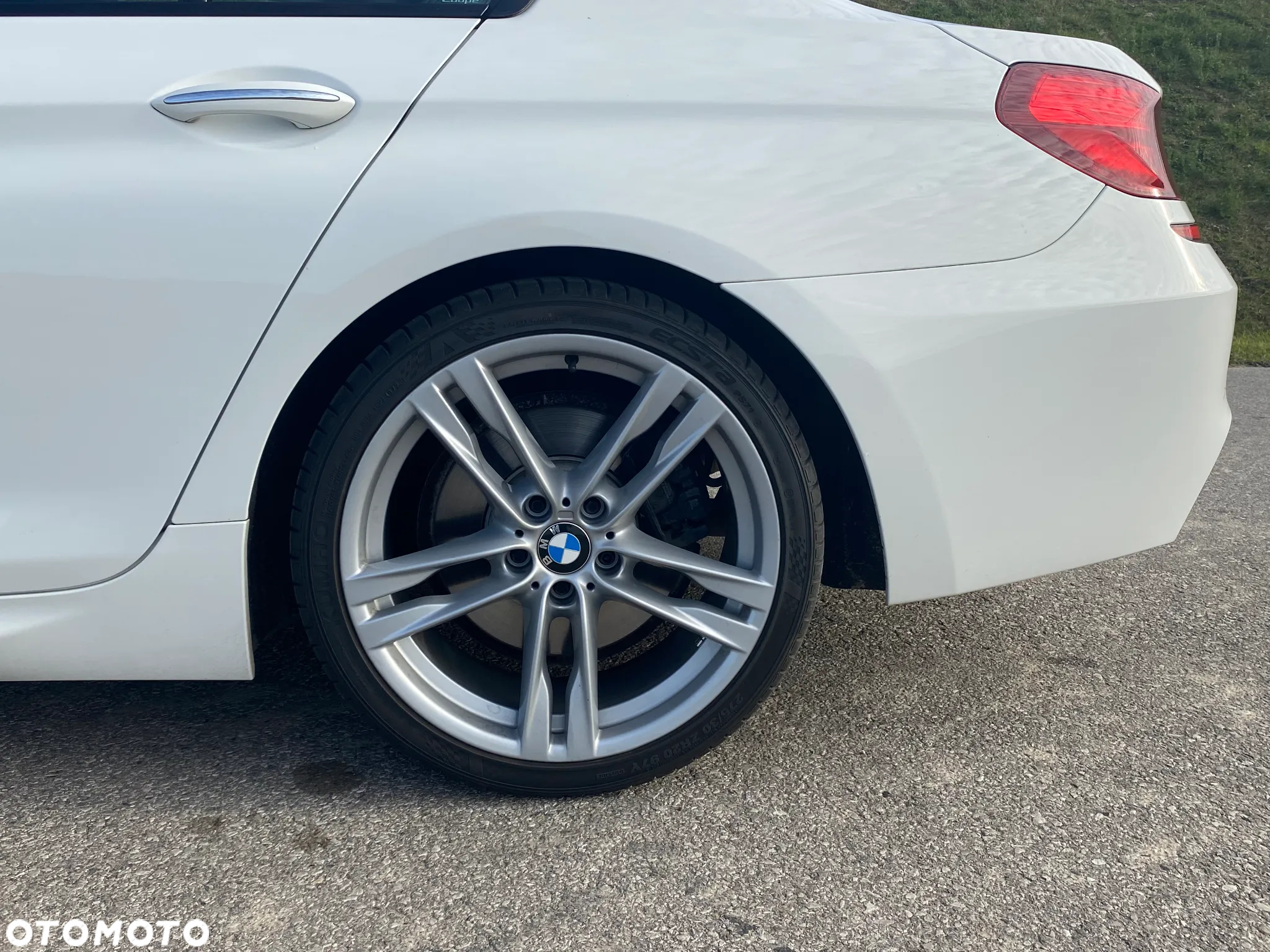 BMW Seria 6 650i - 12