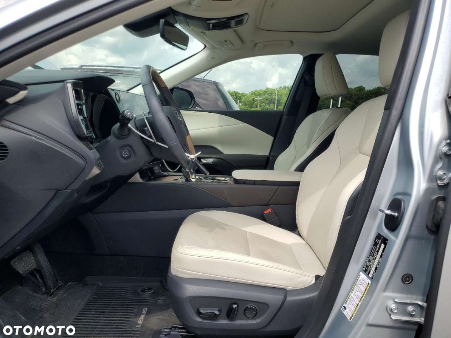 Lexus RX - 8