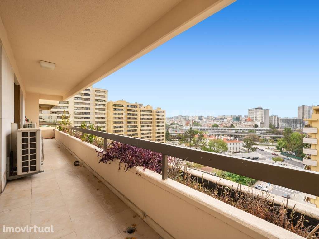 Penthouse T4 com varanda e estacionamento nas Laranjeiras - Grande imagem: 4/25