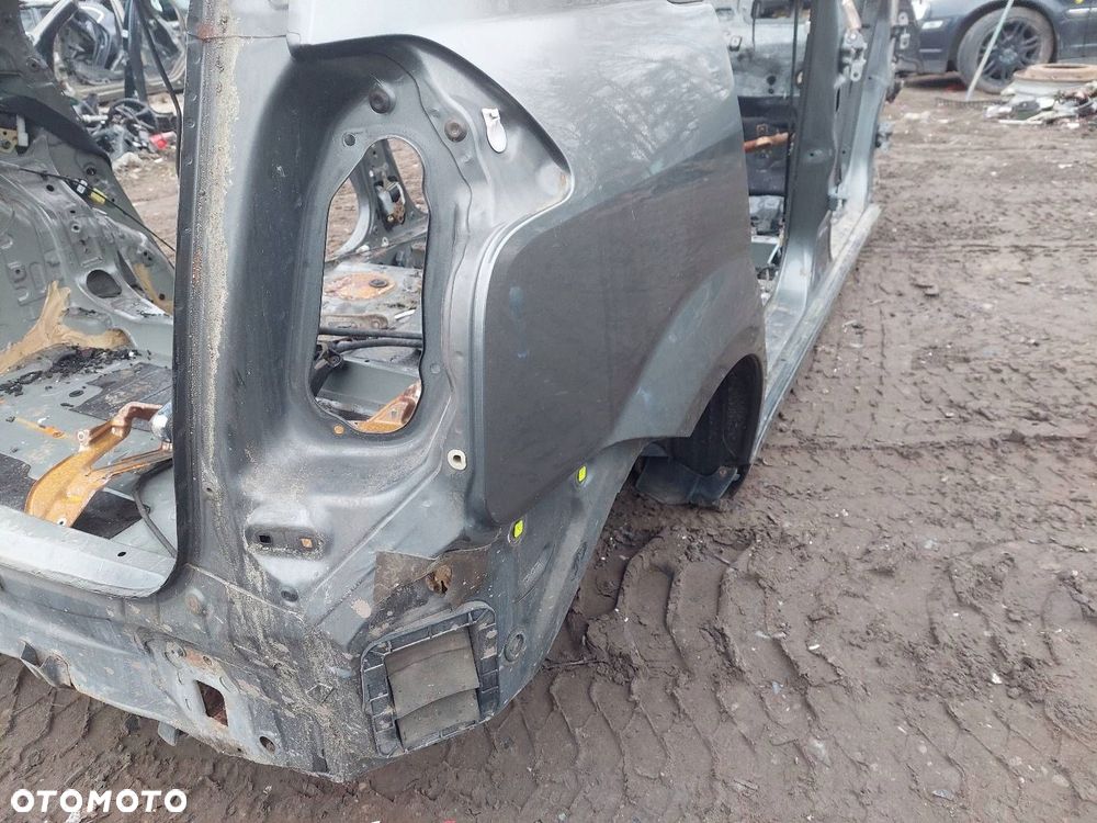 ĆWIARTKA BŁOTNIK PRAWY TYŁ TOYOTA COROLLA VERSO II 1C3 - 4