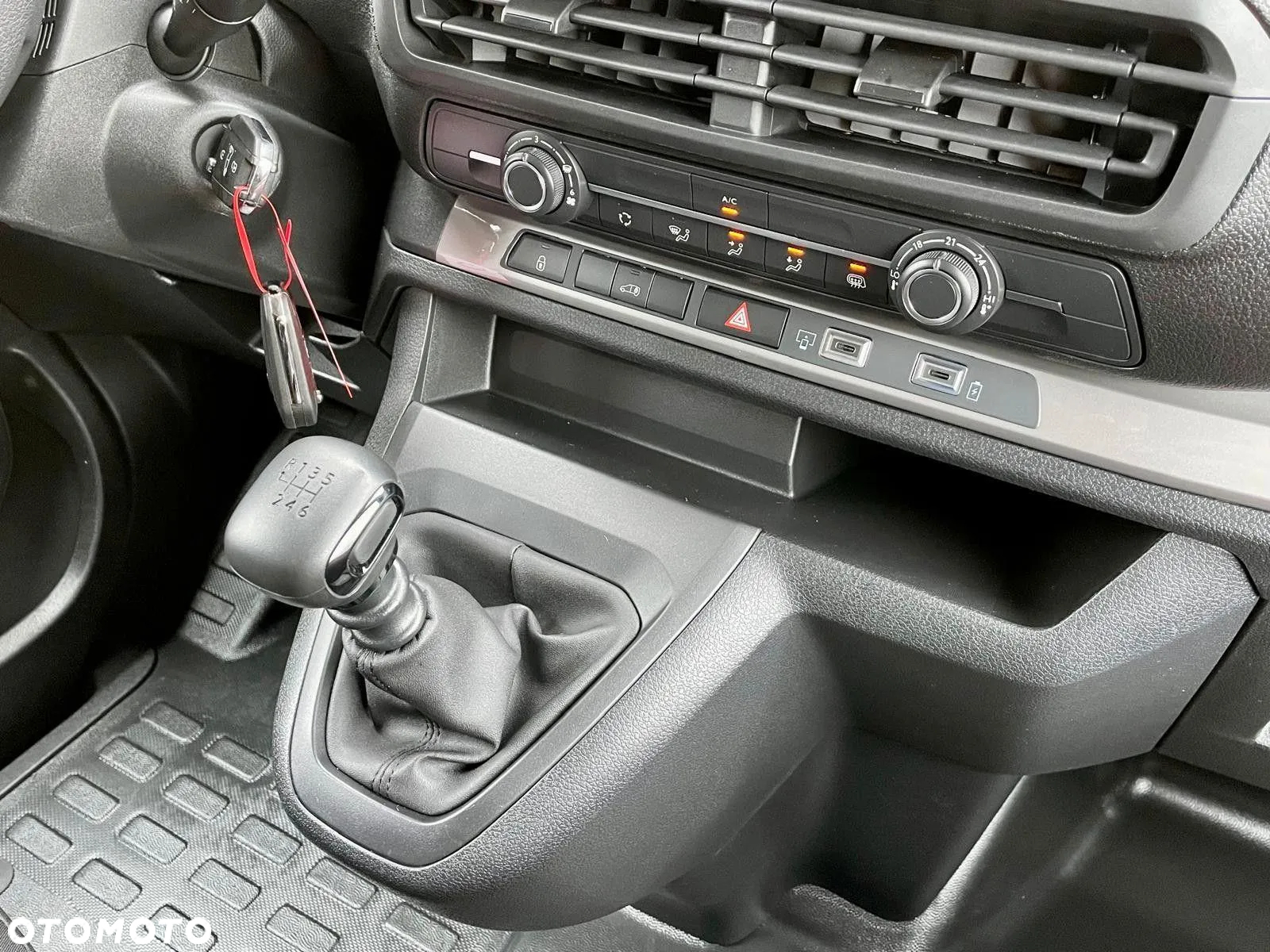 Opel Vivaro Furgon Extralong 144KM M6 - 8