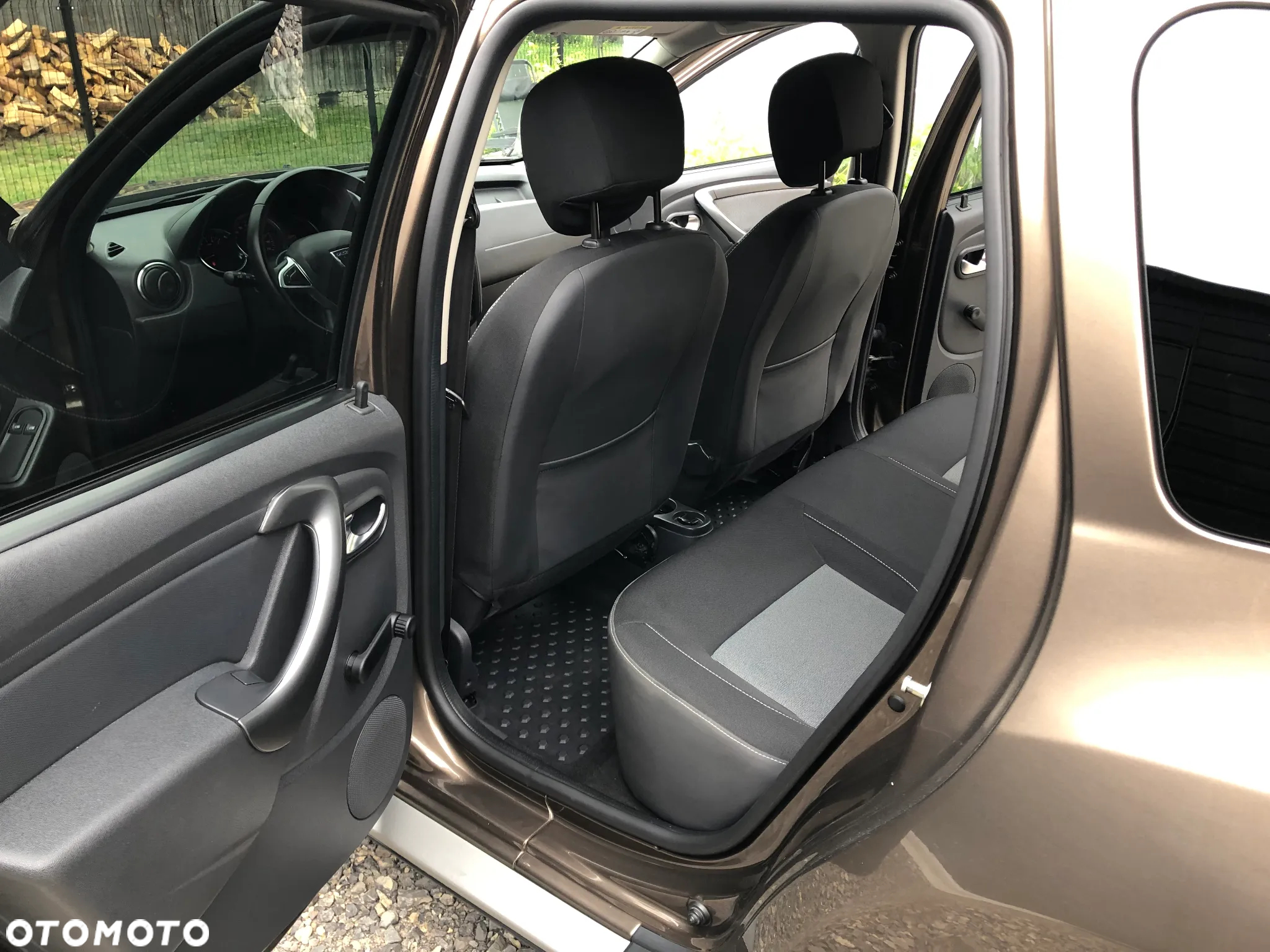 Dacia Duster 1.6 SCe Laureate S&S - 6