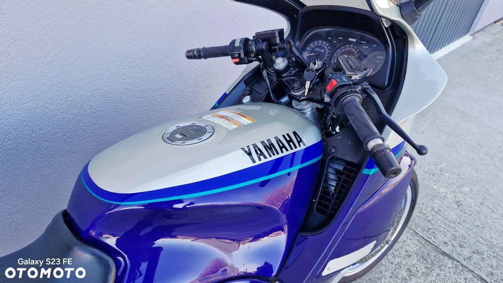 Yamaha FJ - 12