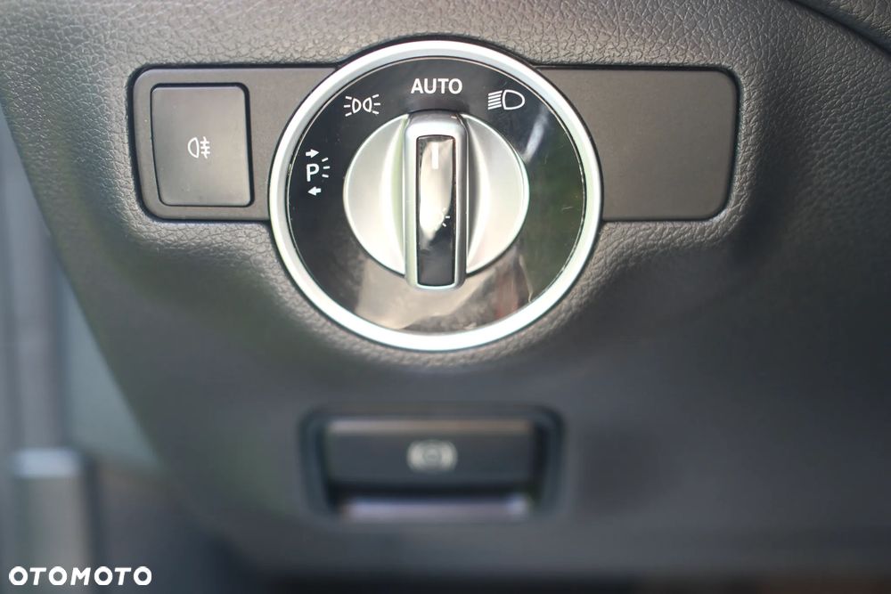 Mercedes-Benz CLA 200 d 4-Matic - 23