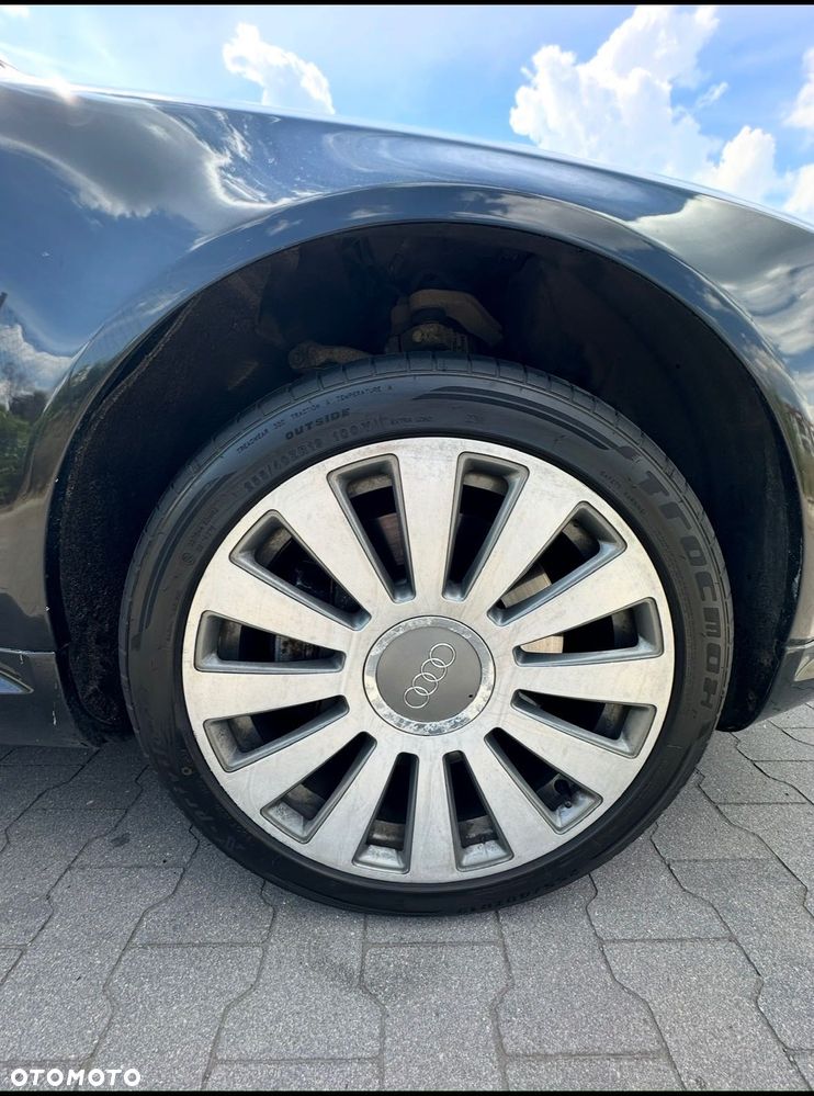 Audi A8 - 8