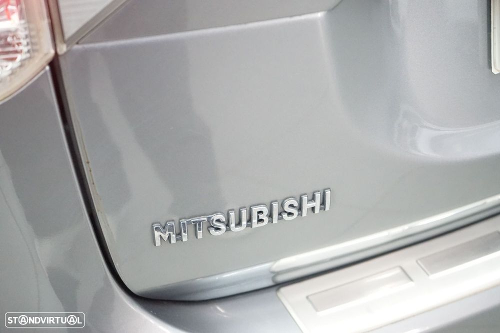 Mitsubishi Outlander 2.0 4WD Plus - 15